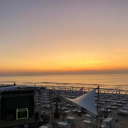 Star Light White Tower Mamaia