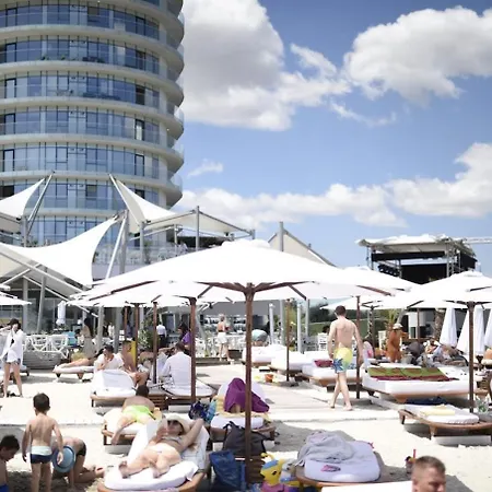 Star Light White Tower Mamaia