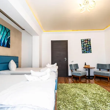 Apartment Star Light White Tower Mamaia